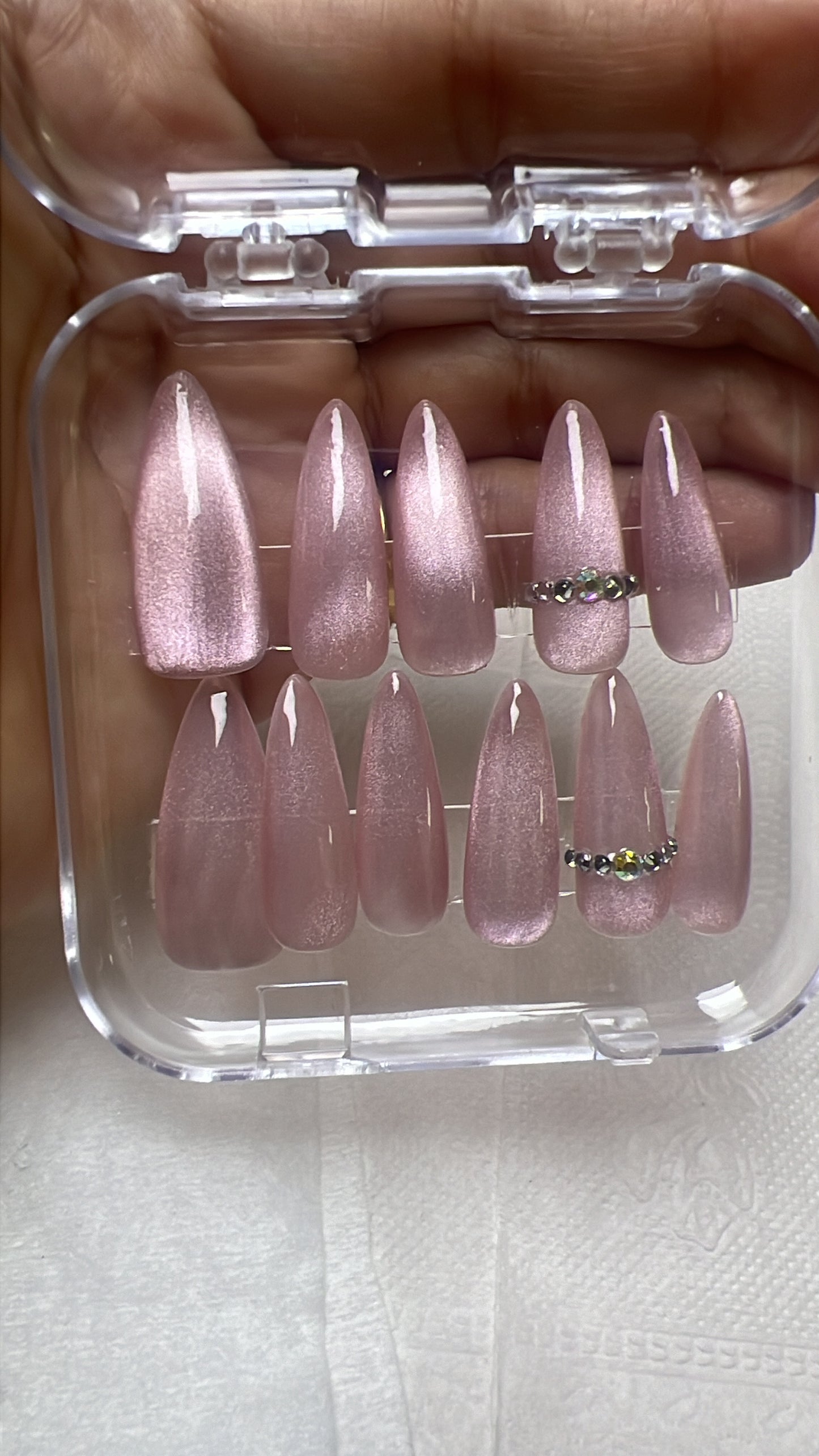pink Cat eye nail